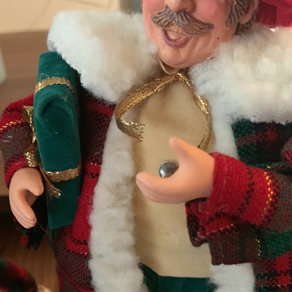 Vintage Holiday Carolers Figurines - Picture 10 of 12